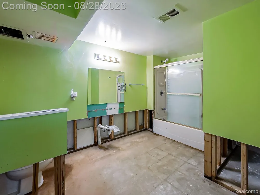 6052 Glen Eagles Drive West Bloomfield Charter Township, MI 48323