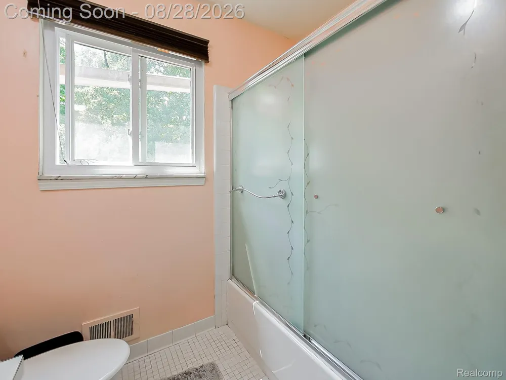 6052 Glen Eagles Drive West Bloomfield Charter Township, MI 48323
