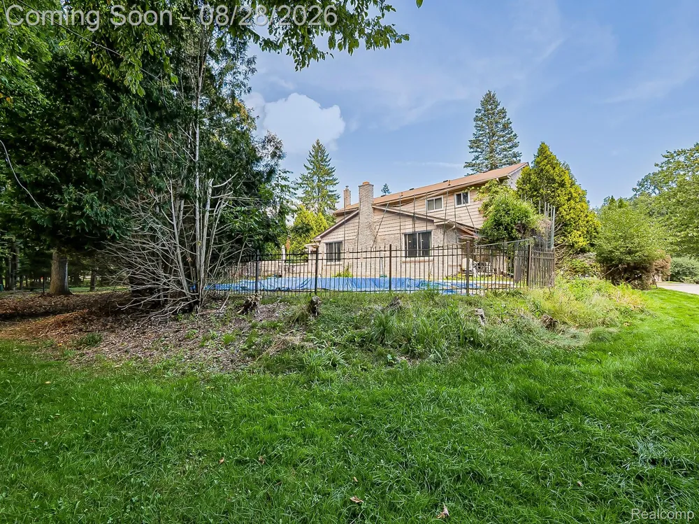 6052 Glen Eagles Drive West Bloomfield Charter Township, MI 48323