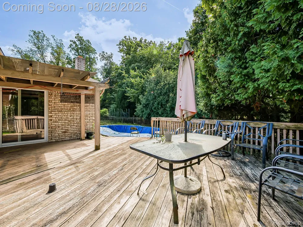 6052 Glen Eagles Drive West Bloomfield Charter Township, MI 48323