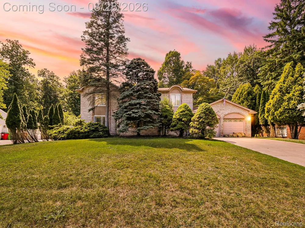 6052 Glen Eagles Drive West Bloomfield Charter Township, MI 48323