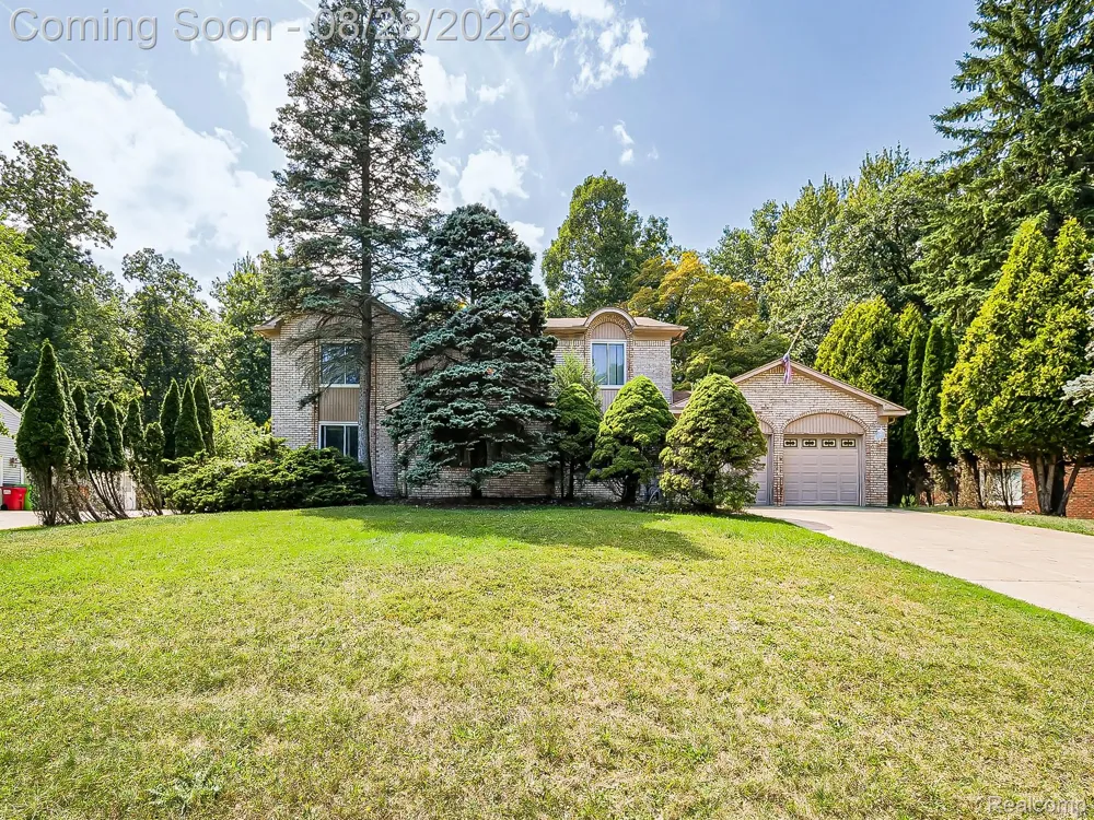 6052 Glen Eagles Drive West Bloomfield Charter Township, MI 48323