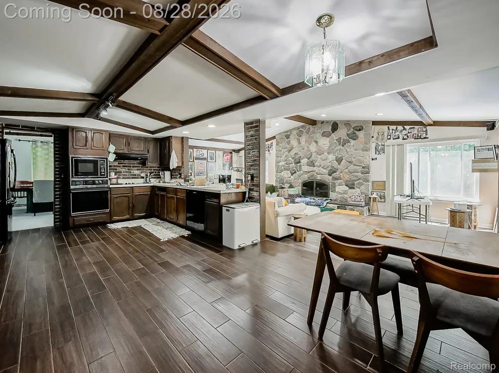6052 Glen Eagles Drive West Bloomfield Charter Township, MI 48323