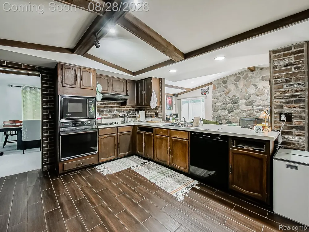 6052 Glen Eagles Drive West Bloomfield Charter Township, MI 48323