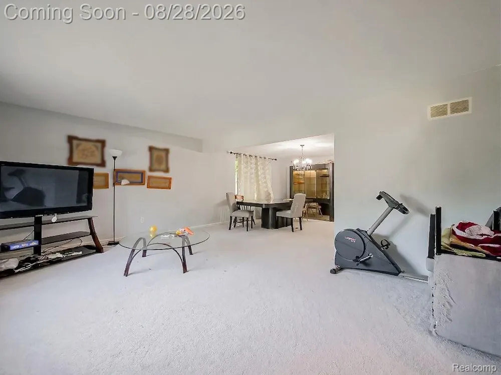 6052 Glen Eagles Drive West Bloomfield Charter Township, MI 48323