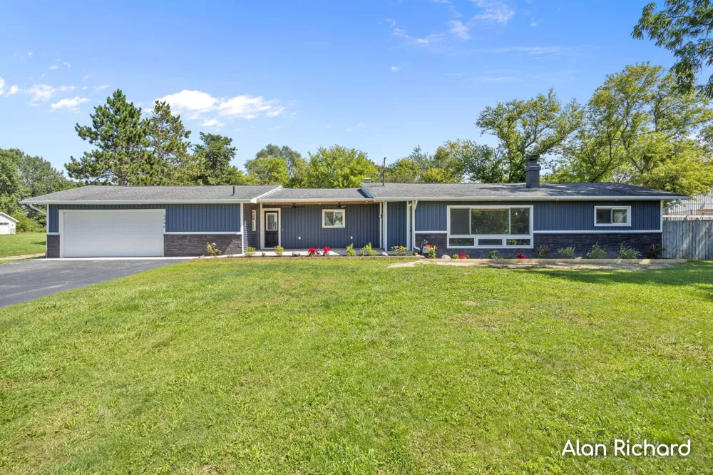 8446 Vinton Avenue NW Sparta Township, MI 49345