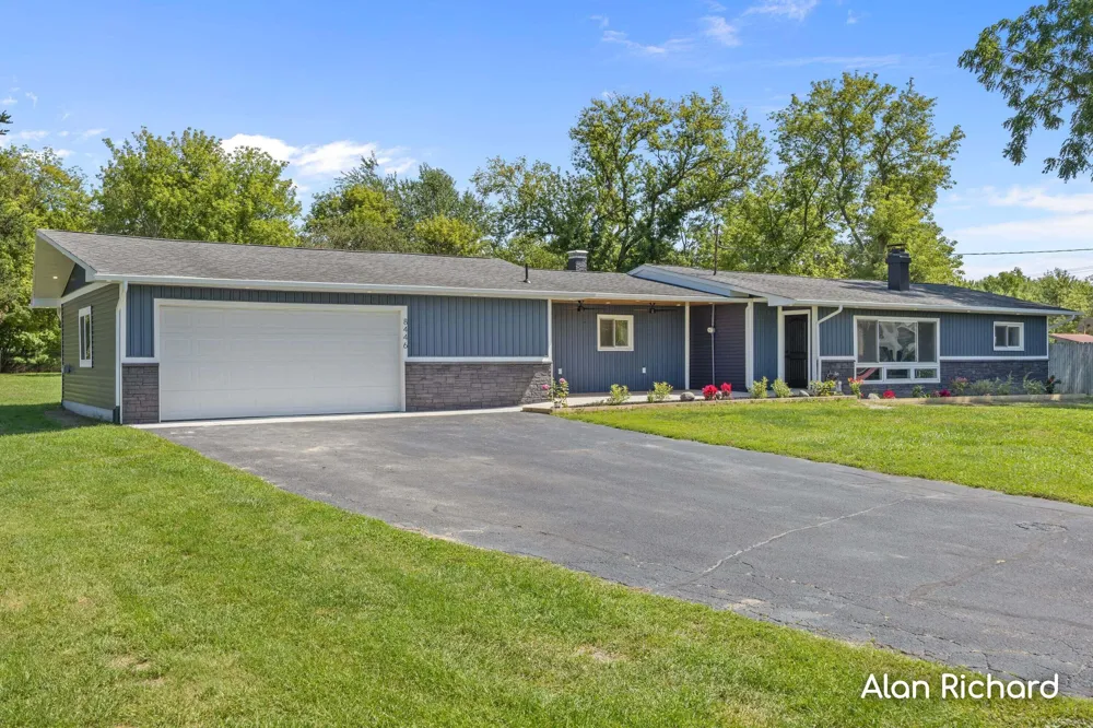 8446 Vinton Avenue NW Sparta Township, MI 49345
