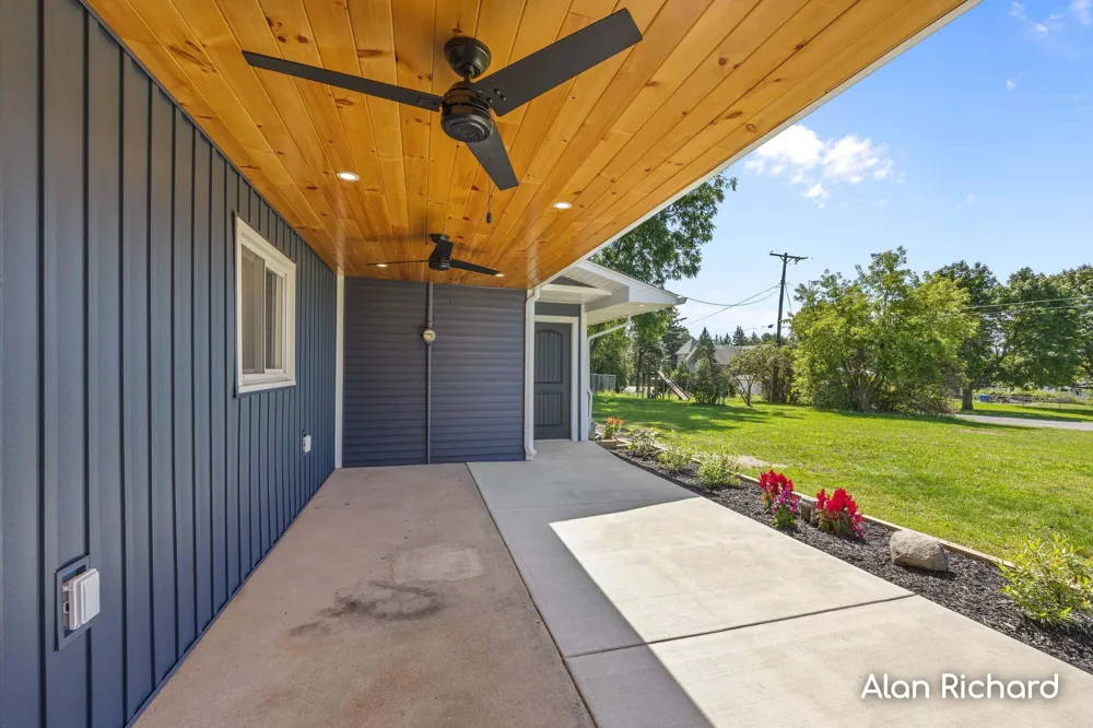 8446 Vinton Avenue NW Sparta Township, MI 49345