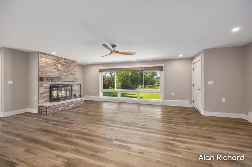 8446 Vinton Avenue NW Sparta Township, MI 49345