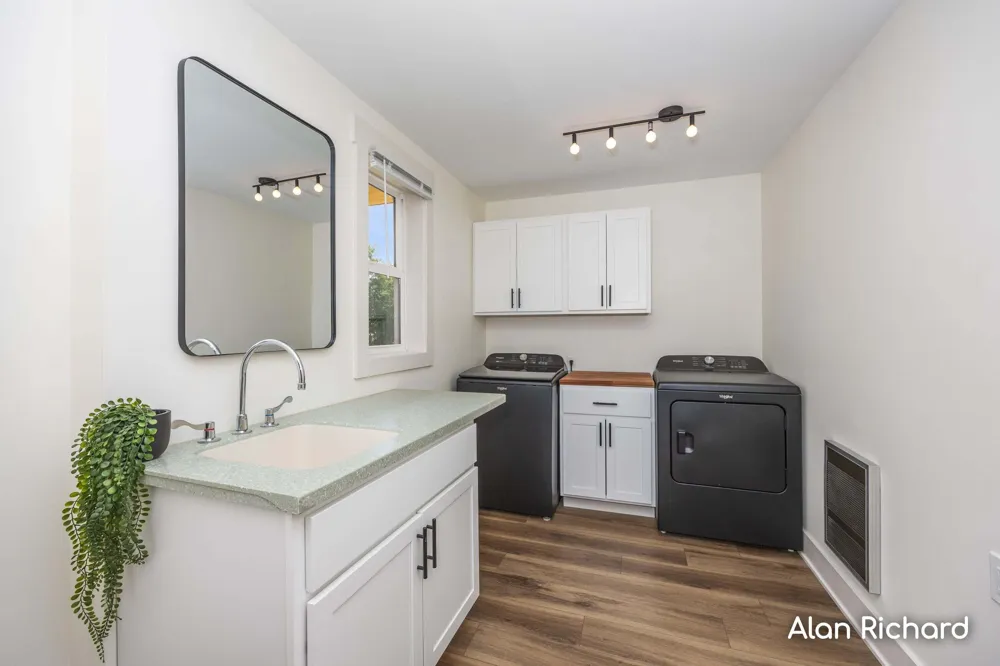 8446 Vinton Avenue NW Sparta Township, MI 49345