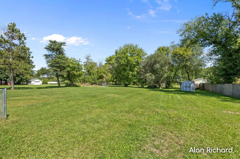 8446 Vinton Avenue NW Sparta Township, MI 49345