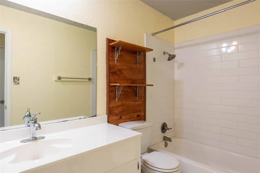 5006 Sara Drive #B Austin, TX 78721