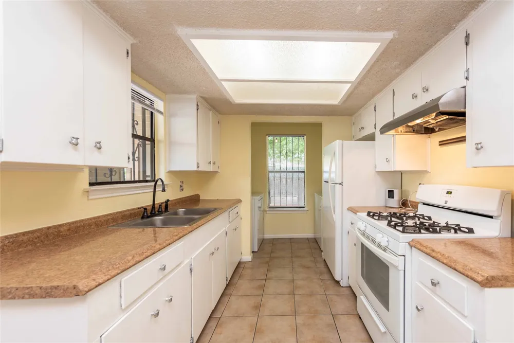 5006 Sara Drive #B Austin, TX 78721
