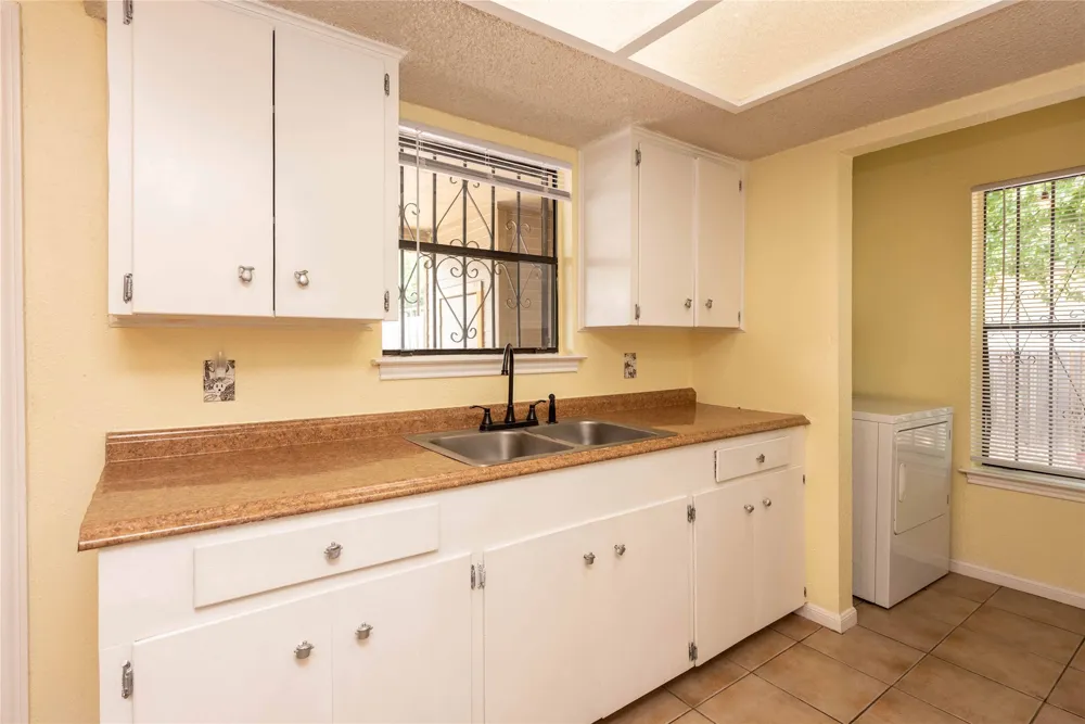 5006 Sara Drive #B Austin, TX 78721