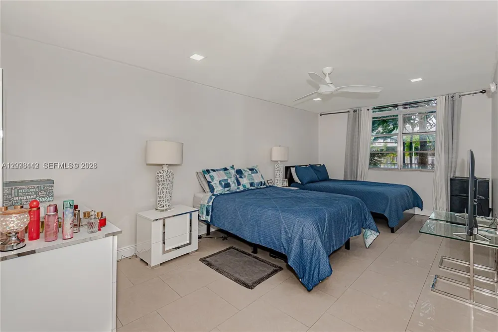 492 NW 165th St Rd #C112 Miami, FL 33169