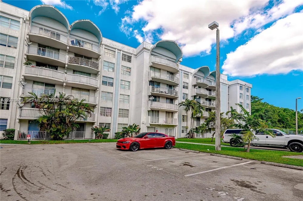 492 NW 165th St Rd #C112 Miami, FL 33169