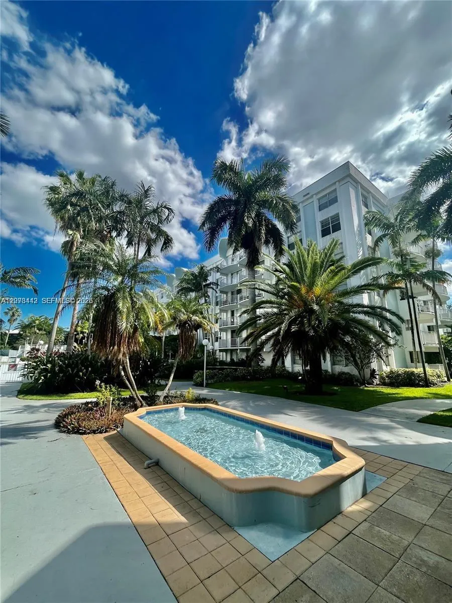 492 NW 165th St Rd #C112 Miami, FL 33169
