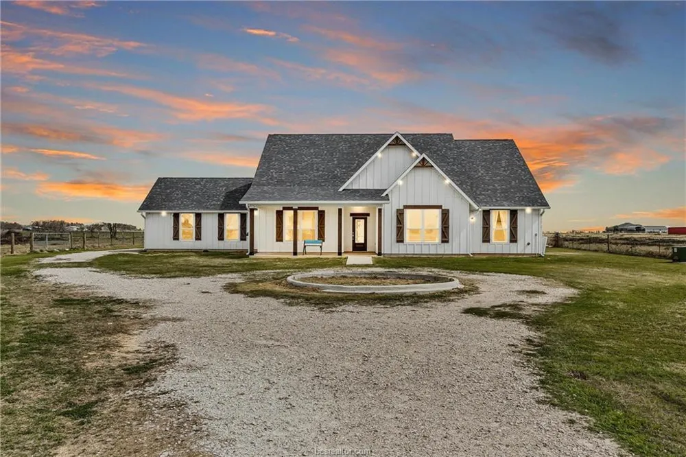 36244 COCHRAN ROAD Waller, TX 77484