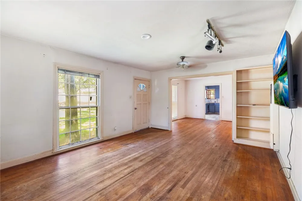 305 Hensel Avenue Bryan, TX 77801