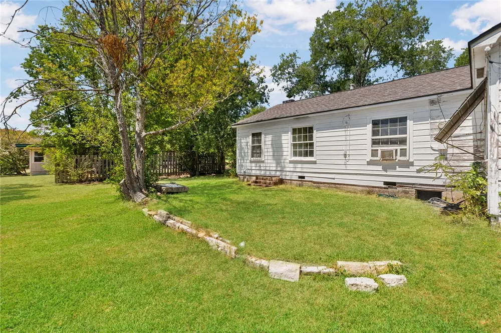 305 Hensel Avenue Bryan, TX 77801
