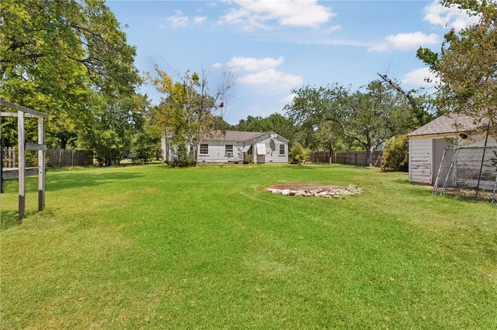 305 Hensel Avenue Bryan, TX 77801