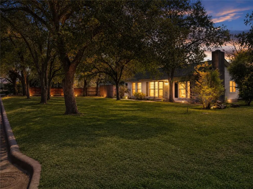305 Hensel Avenue Bryan, TX 77801