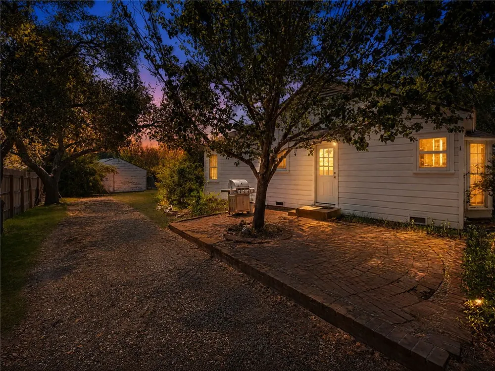 305 Hensel Avenue Bryan, TX 77801