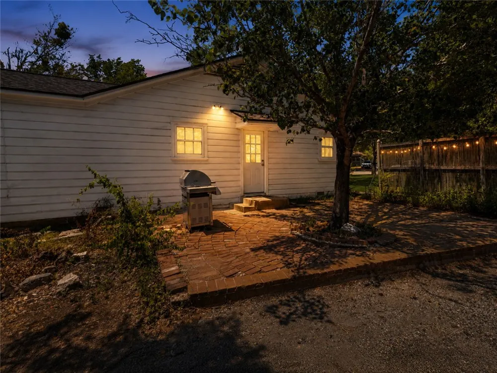 305 Hensel Avenue Bryan, TX 77801