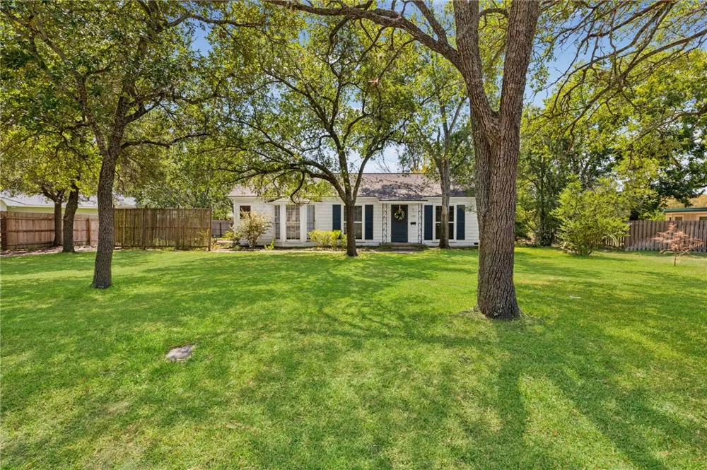 305 Hensel Avenue Bryan, TX 77801