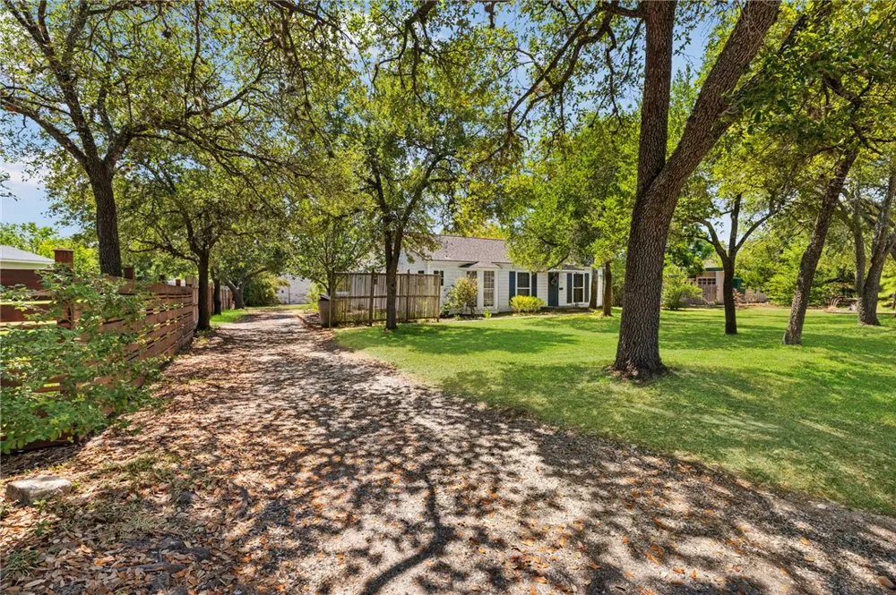305 Hensel Avenue Bryan, TX 77801