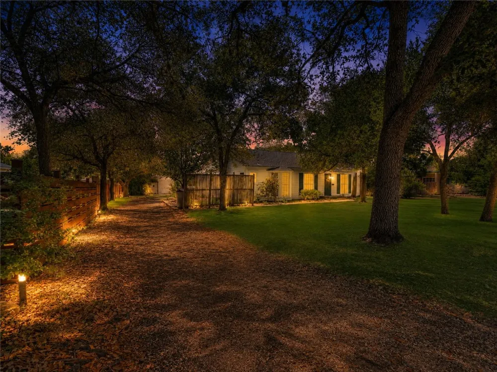 305 Hensel Avenue Bryan, TX 77801