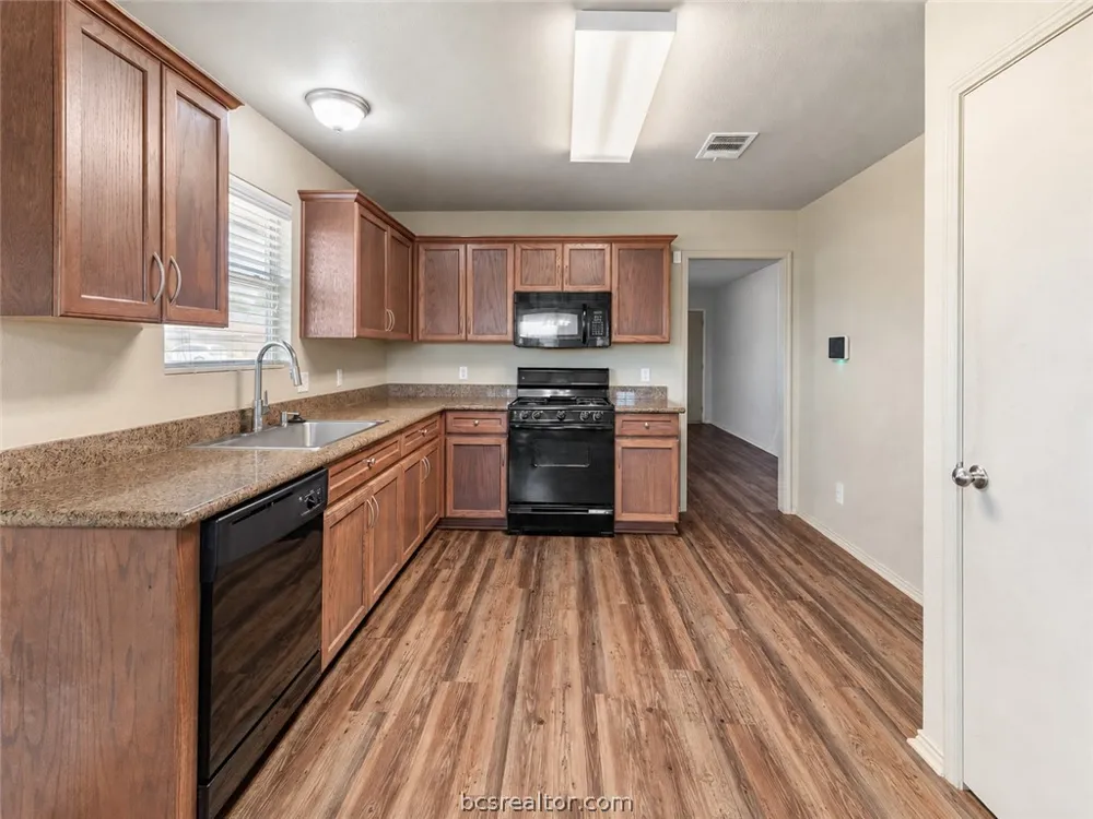 1297 Cottage Grove Circle Bryan, TX 77801