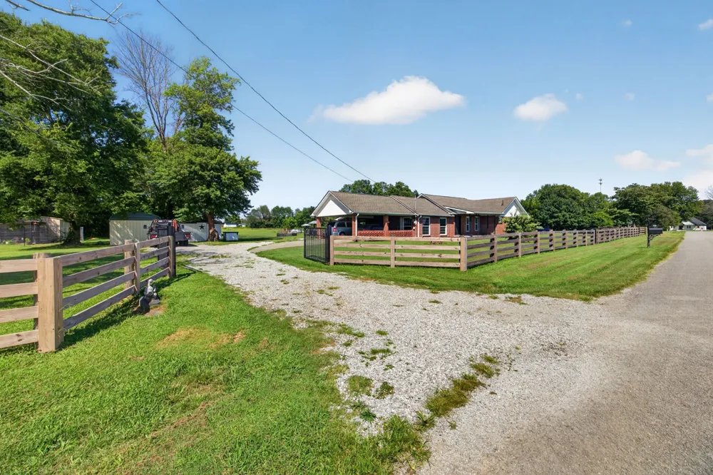 112 Goose Pond Rd Manchester, TN 37355