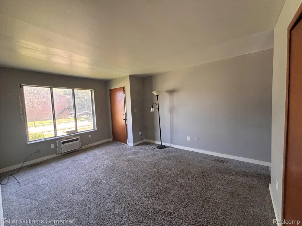 4064 agnes ave Lincoln Park City, MI 48146