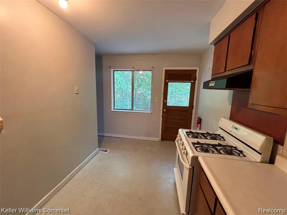 4064 agnes ave Lincoln Park City, MI 48146