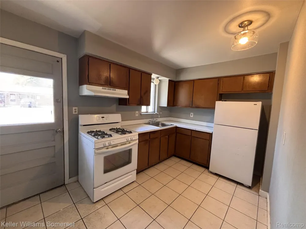 4064 agnes ave Lincoln Park City, MI 48146