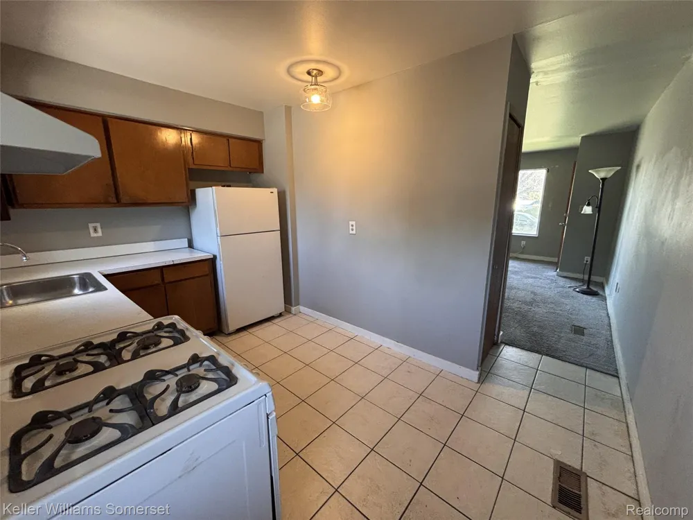 4064 agnes ave Lincoln Park City, MI 48146
