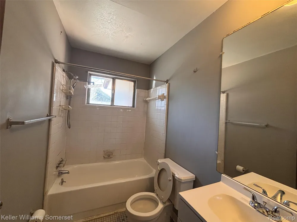 4064 agnes ave Lincoln Park City, MI 48146
