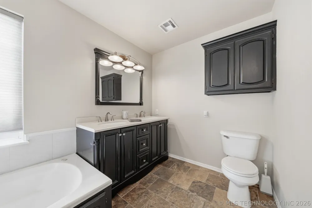 9412 E Yorkshire Avenue Claremore, OK 74017