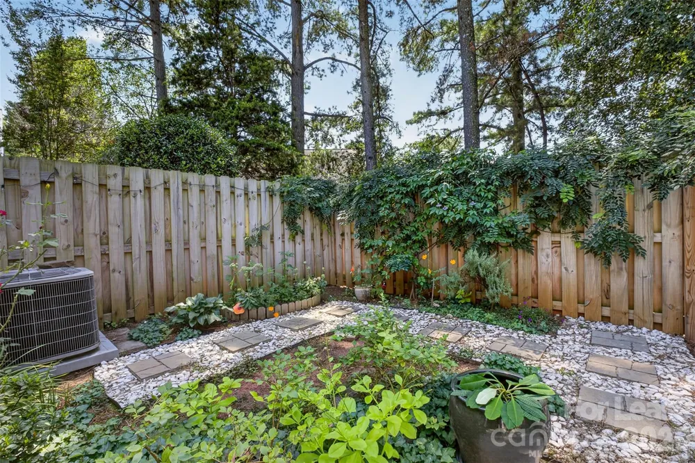 9020 Roseton Lane Charlotte, NC 28277