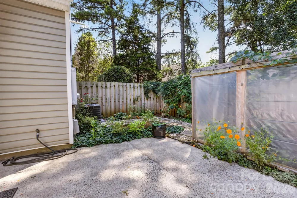 9020 Roseton Lane Charlotte, NC 28277