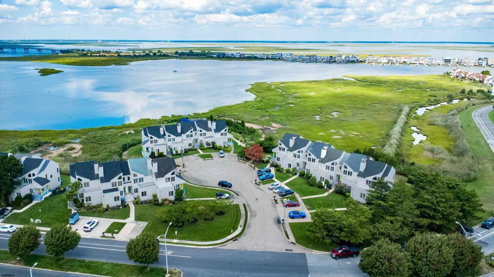 9 Delmar Ln Brigantine, NJ 08203