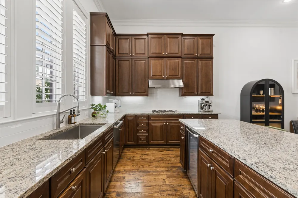 5215 Weiss Lane Irving, TX 75039