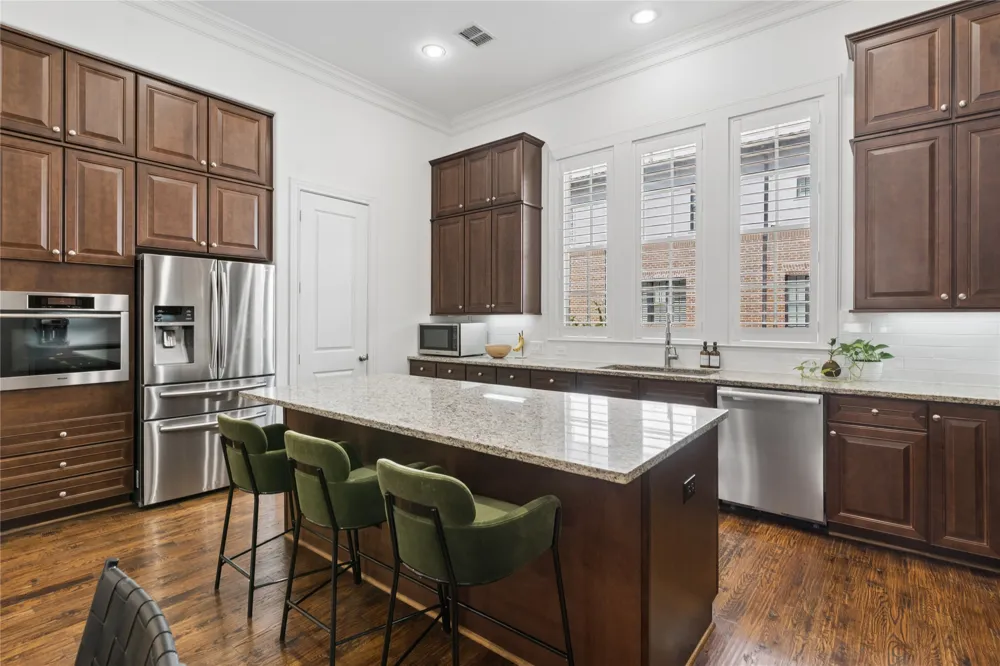 5215 Weiss Lane Irving, TX 75039