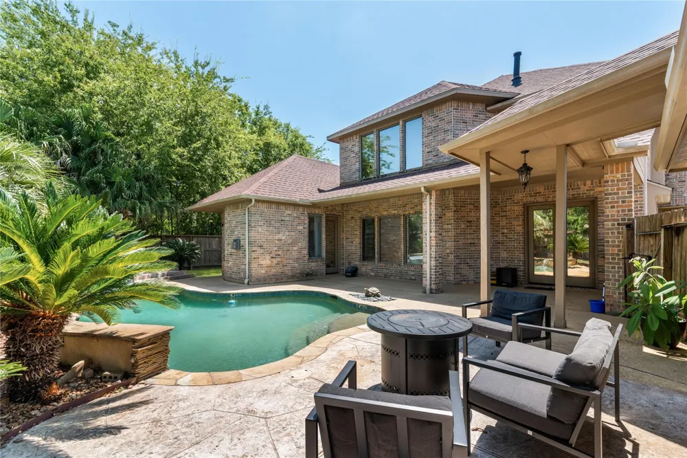 2525 W Ranch Drive Friendswood, TX 77546