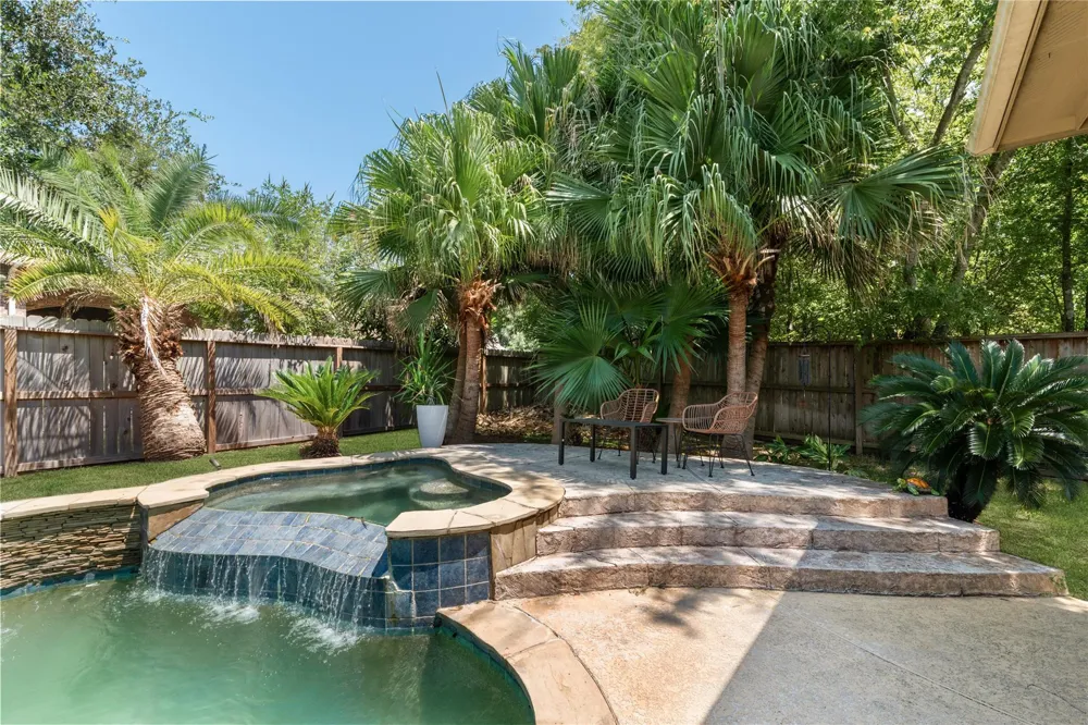 2525 W Ranch Drive Friendswood, TX 77546