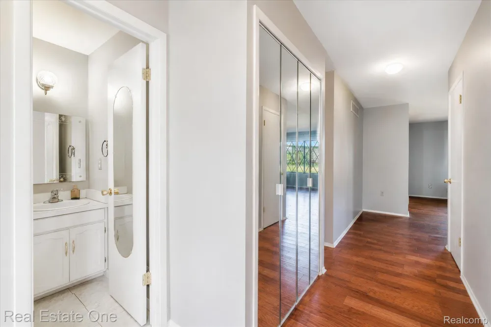 1918 Allenway Court #110 Rochester Hills City, MI 48309