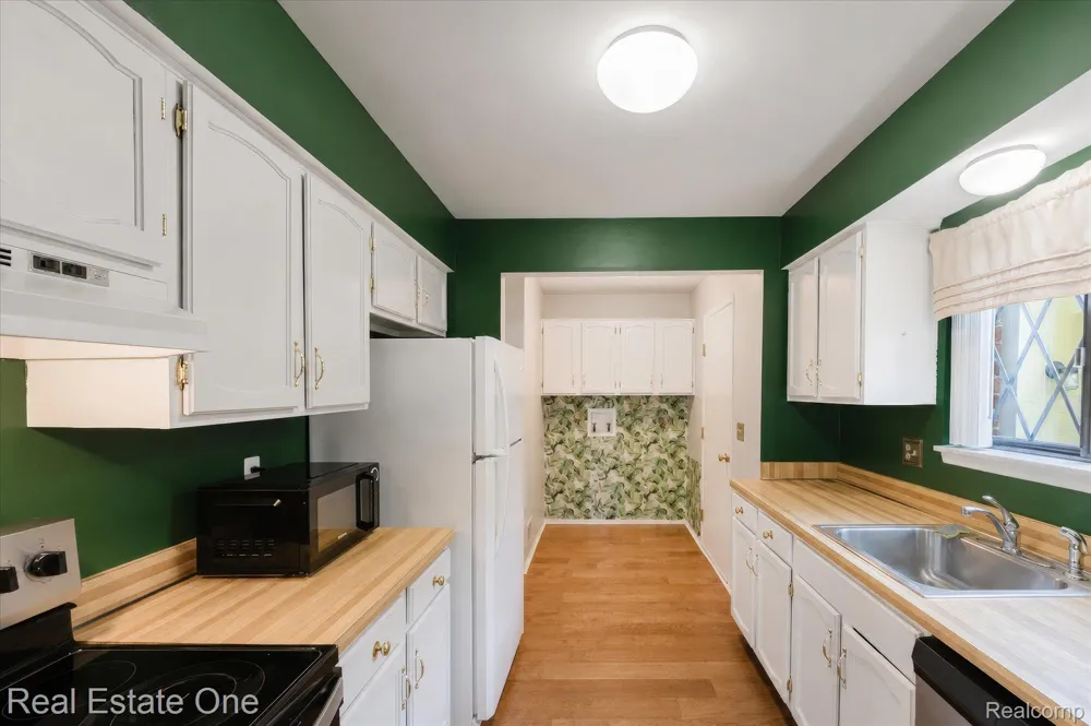 1918 Allenway Court #110 Rochester Hills City, MI 48309