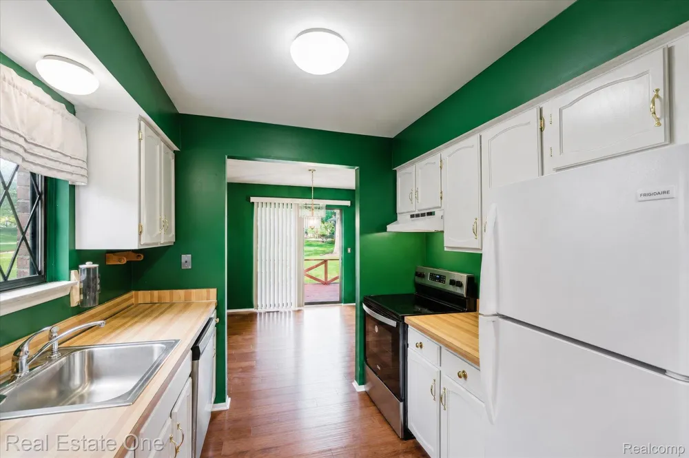 1918 Allenway Court #110 Rochester Hills City, MI 48309