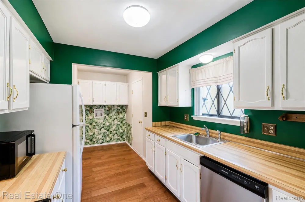 1918 Allenway Court #110 Rochester Hills City, MI 48309